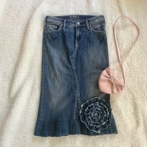 Silver Jeans Denim Midi skirt.